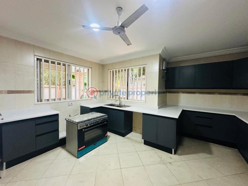 4 bedroom House For Rent North Ridge Accra - 12
