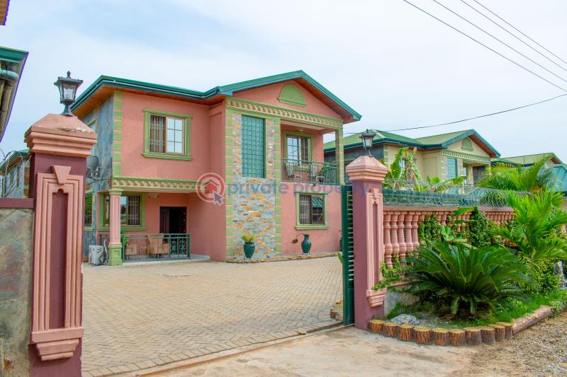 4 bedroom Semi detached Duplex Short let Cape Coast Jukwa Road, Mpeasem Ame Zion School First Speed Ramp Cape Coast Metropolitan Central Region - 1