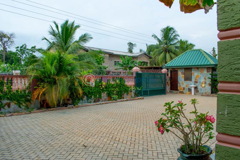 4 bedroom Semi detached Duplex Short let Cape Coast Jukwa Road, Mpeasem Ame Zion School First Speed Ramp Cape Coast Metropolitan Central Region - 15