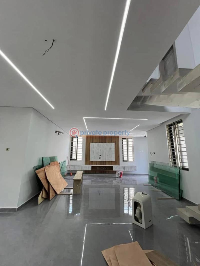 4 bedroom House For Sale East Airport spintex Accra Metropolitan  - 2