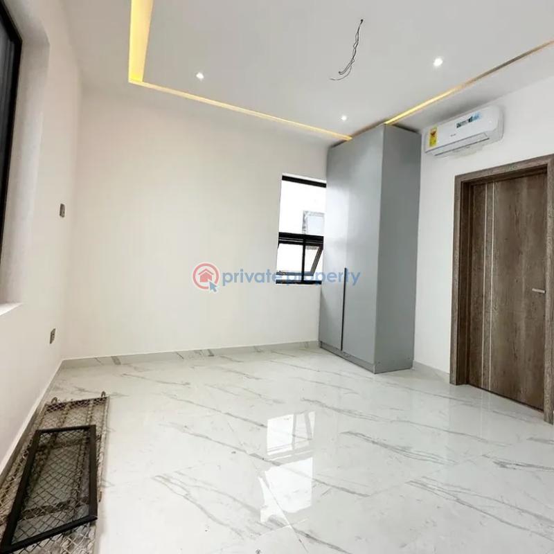 4 bedroom House For Sale Botwe School Junction. Adenta Municipal Accra - 9