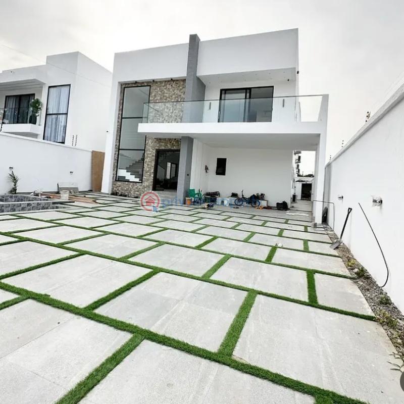 4 bedroom House For Sale Botwe School Junction. Adenta Municipal Accra - 0