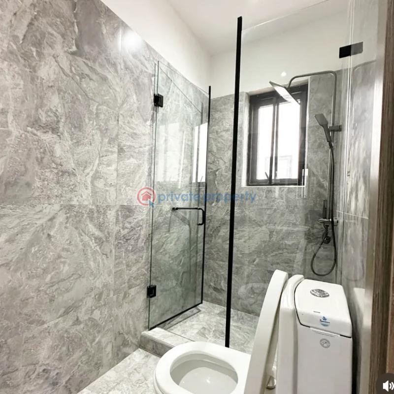 4 bedroom House For Sale Botwe School Junction. Adenta Municipal Accra - 8