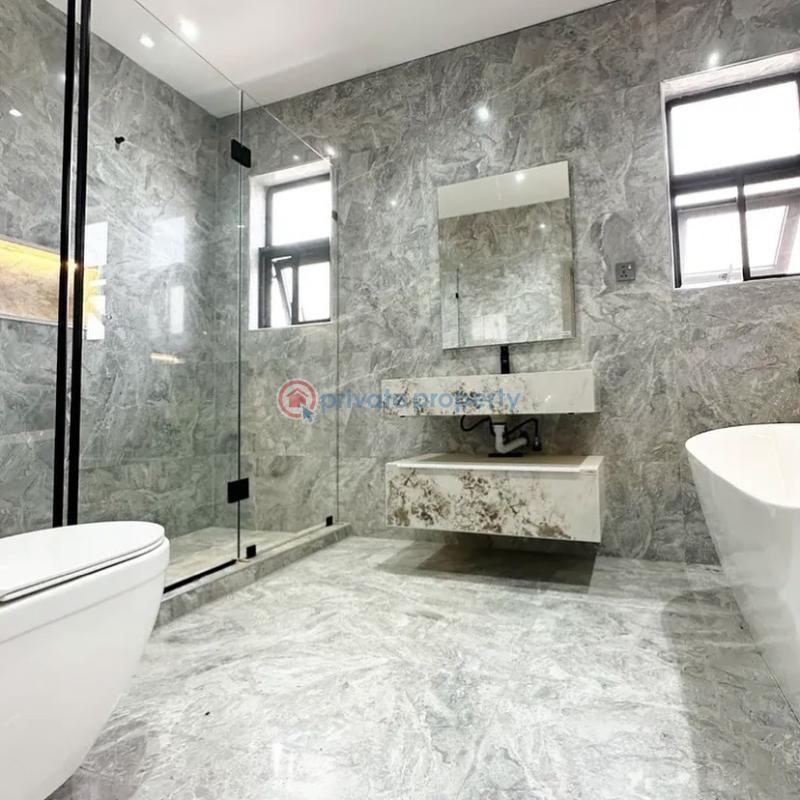 4 bedroom House For Sale Botwe School Junction. Adenta Municipal Accra - 7