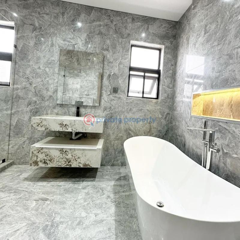 4 bedroom House For Sale Botwe School Junction. Adenta Municipal Accra - 3
