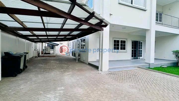 4 bedroom Townhouse For Rent Labone Labadi-Aborm Accra - 1