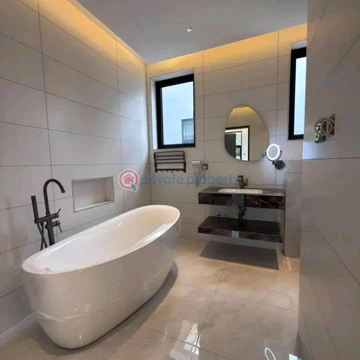 5 bedroom Townhouse For Sale East Airport Airport Residential Area Accra - 8