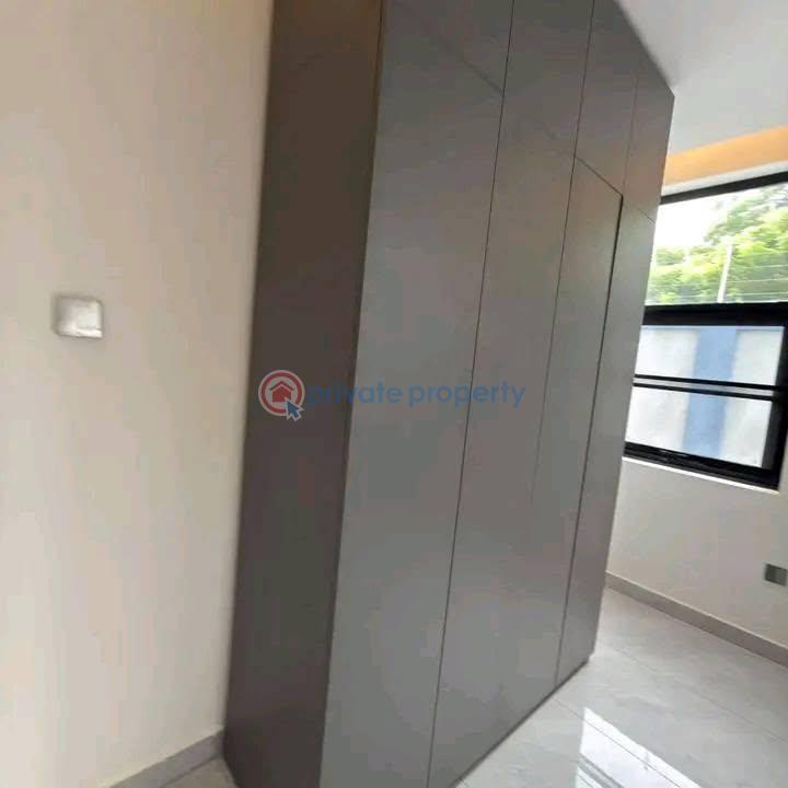 5 bedroom Townhouse For Sale East Airport Airport Residential Area Accra - 3