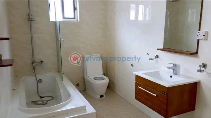 5 bedroom Townhouse For Sale Airport Hills Airport Residential Area Accra - 3