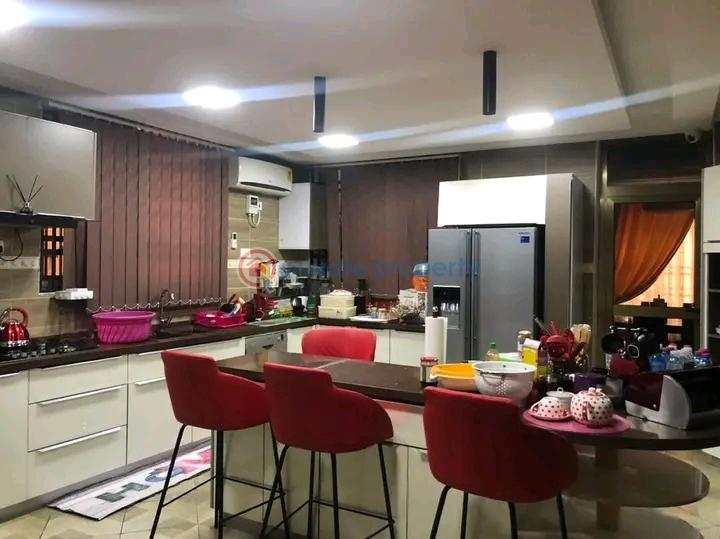 5 bedroom Townhouse For Sale Airport Hills Airport Residential Area Accra - 2