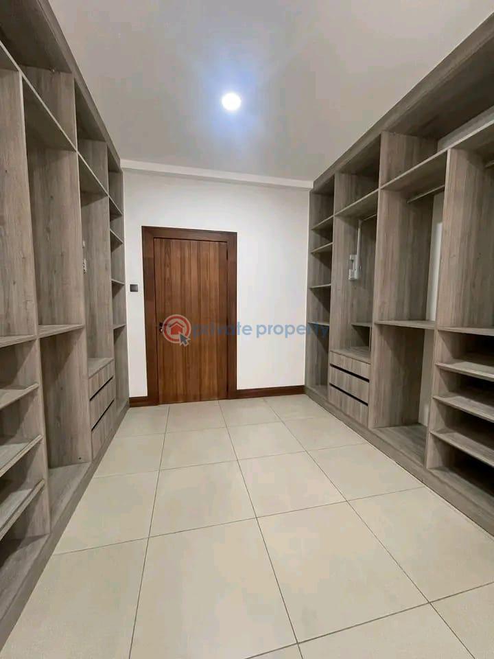 3 bedroom Townhouse For Rent Labone Labadi-Aborm Accra - 3