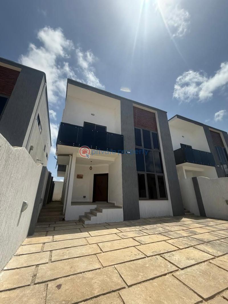 3 bedroom Detached Duplex For Sale Airport Residential Area Accra - 0