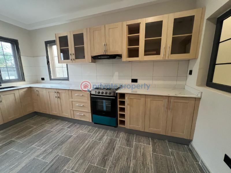 4 bedroom House For Sale Comm.6 Tema Accra - 4