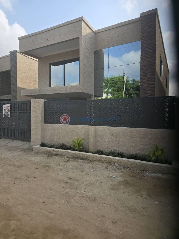 4 bedroom House For Sale West Trasacco East Legon Accra - 1