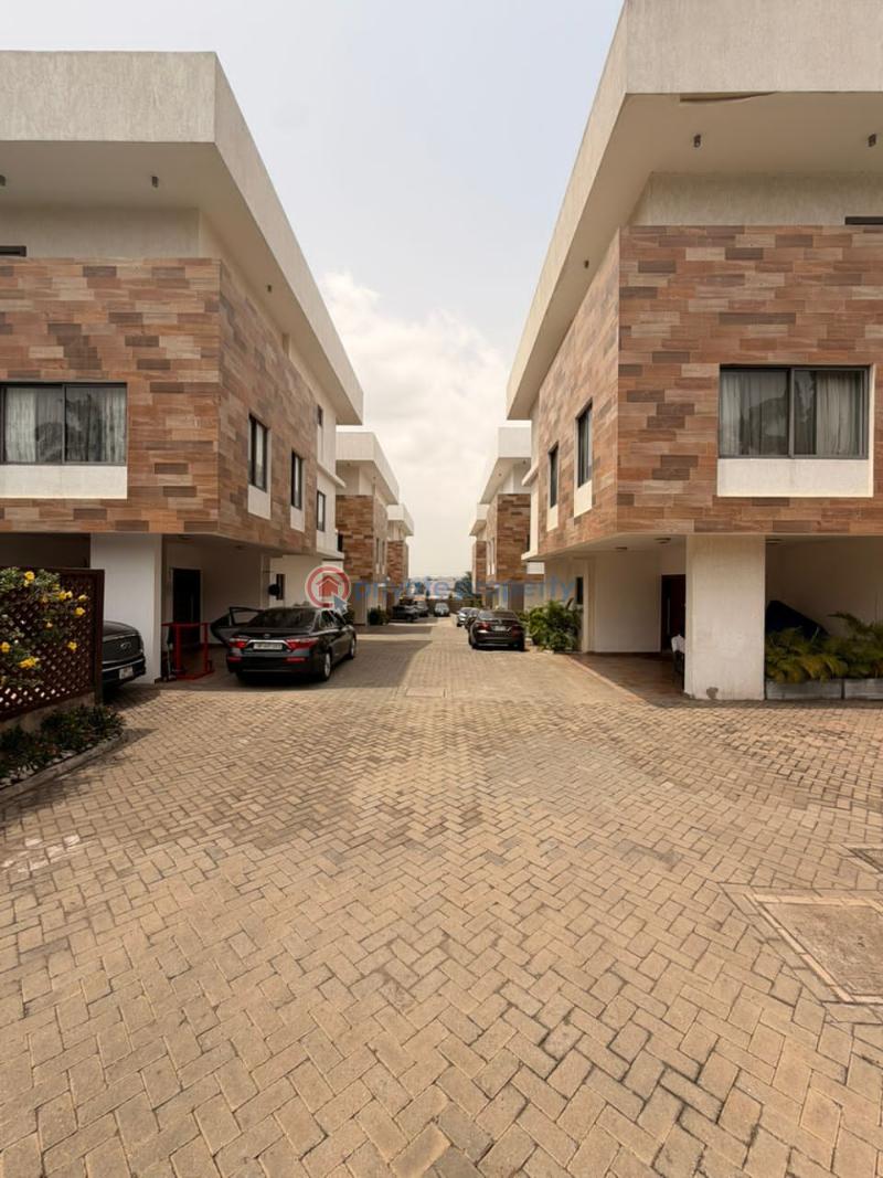 4 bedroom Townhouse For Rent Airport Residential Area Accra - 0