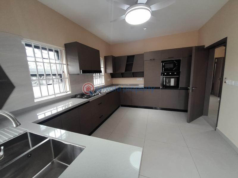 5 bedroom Detached Duplex For Sale Lakeside Estates. Adenta Municipal Accra - 12