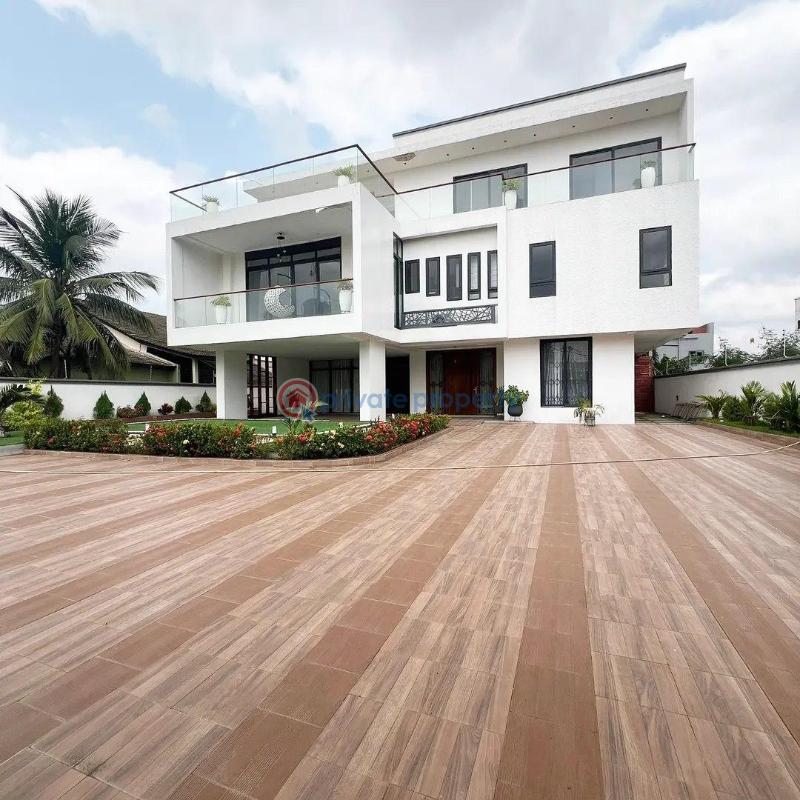 6 bedroom Townhouse For Sale East Legon Accra - 0