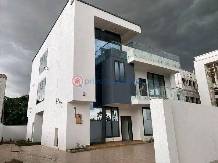 5 bedroom Townhouse For Sale Roman Ridge Accra - 0