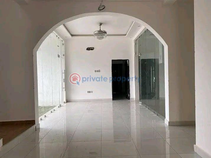 5 bedroom Townhouse For Sale Roman Ridge Accra - 3
