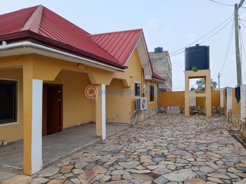 3 bedroom Detached Bungalow For Sale Adjen Kotoku Onion Market Area Ghana Accra Metropolitan  - 10
