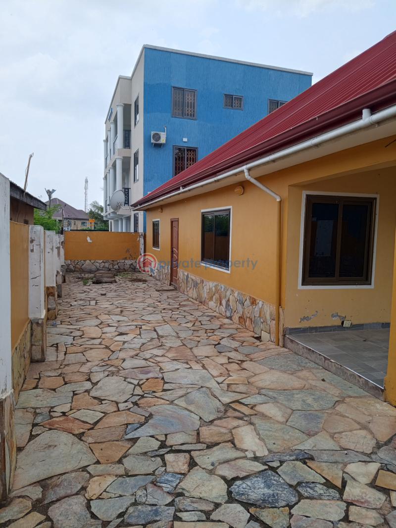 3 bedroom Detached Bungalow For Sale Adjen Kotoku Onion Market Area Ghana Accra Metropolitan  - 13