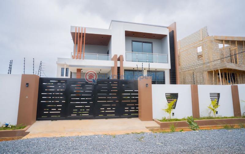 4 bedroom House For Sale Com 14 Sakumono Spintex Accra - 1