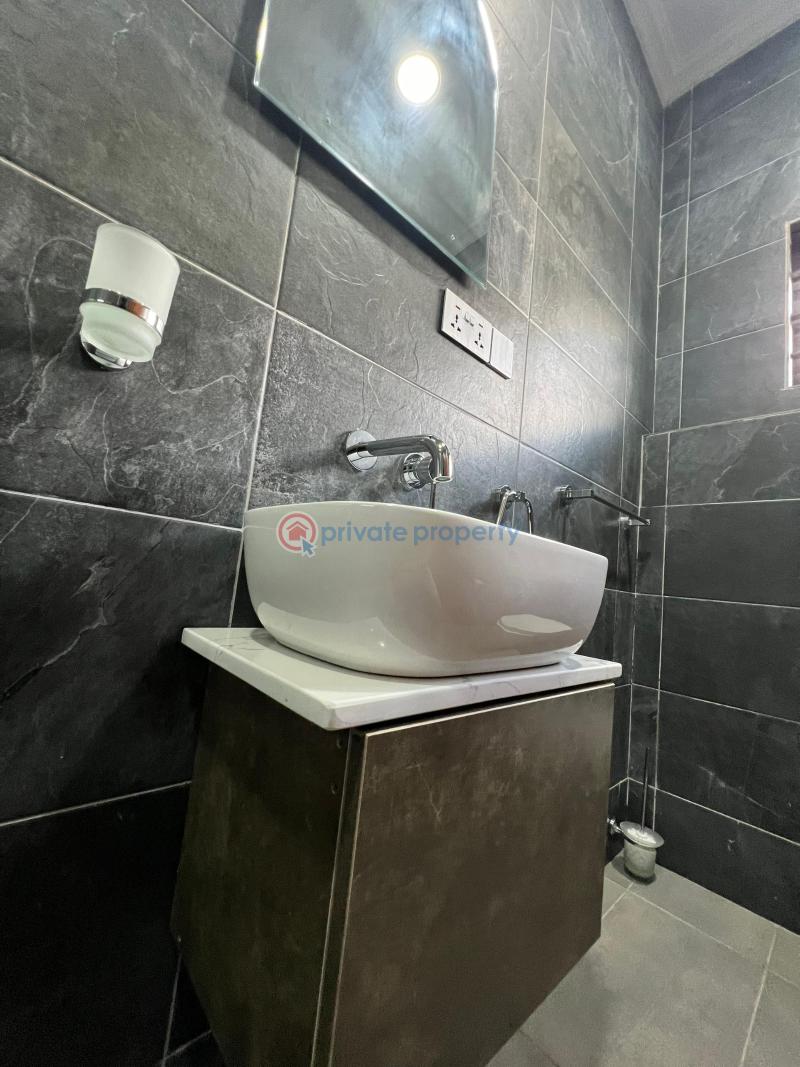 5 bedroom Detached Duplex For Sale North Legon Close To Wisconsin Ga East Municipal Accra - 12