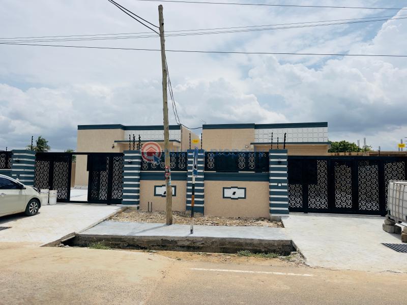 3 bedroom House For Sale Lekma Hospital Teshie-Nungua Estates Accra - 3