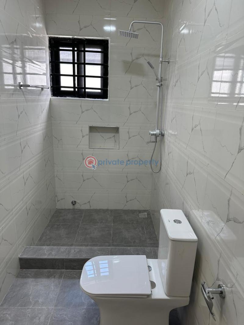 4 bedroom House For Sale Com 16, Near Green Bowl Spintex Road Accra - 10