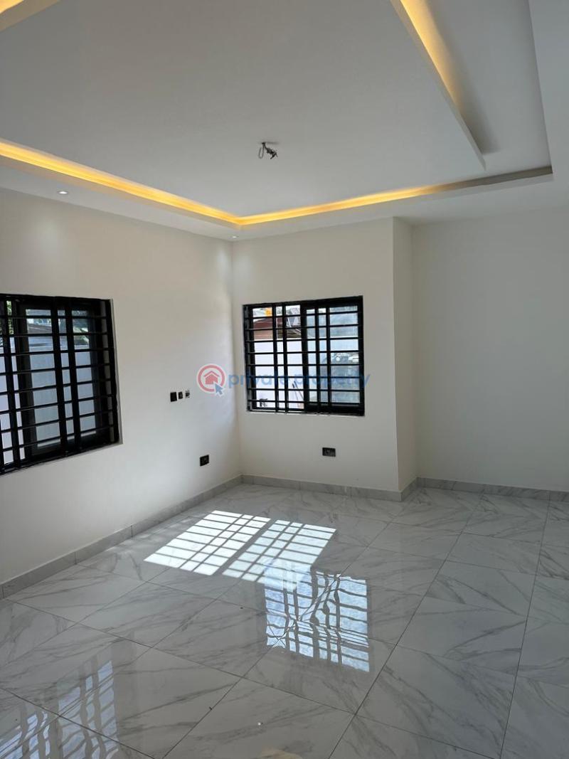 4 bedroom House For Sale Com 16, Near Green Bowl Spintex Road Accra - 3