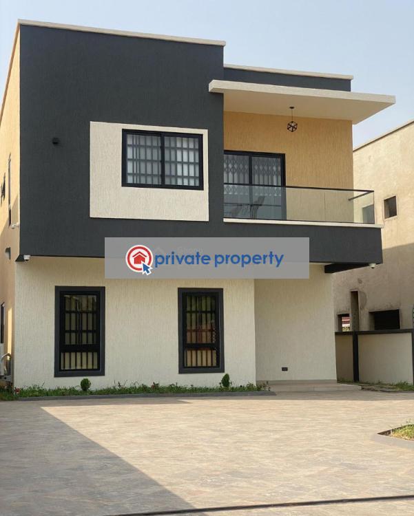 4 bedroom Detached Duplex For Sale close To The Makarios Church East