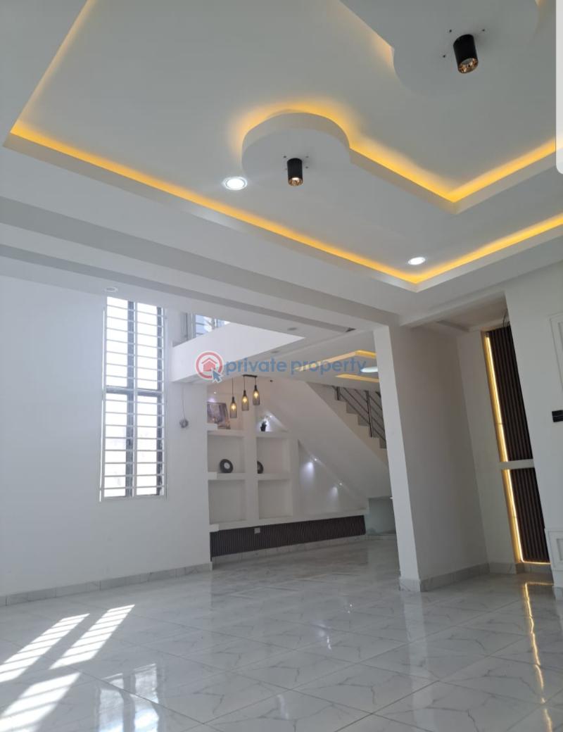 4 bedroom House For Sale Spintex Community 16, Few Distance To Junction