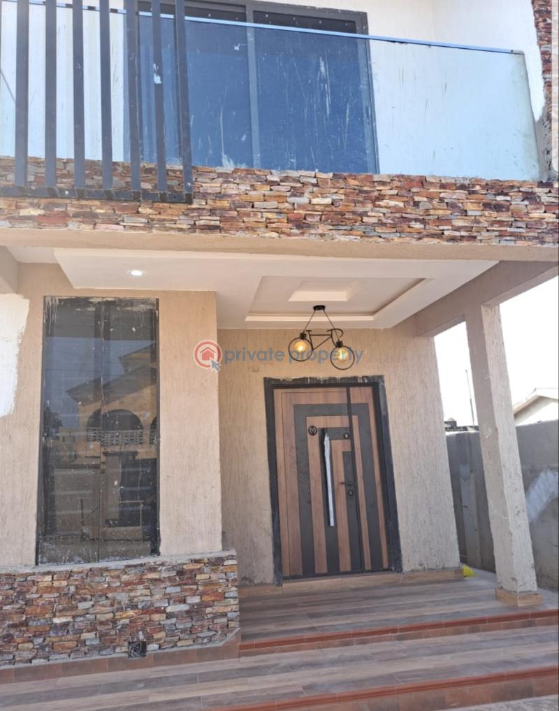 4 bedroom House For Sale Spintex Community 16, Few Distance To Junction