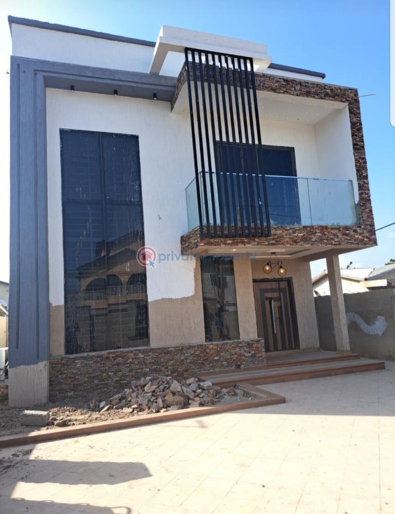4 bedroom House For Sale Spintex Community 16, Few Distance To Junction