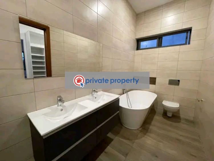 4 bedroom House For Sale &nbsp;community 20 Spintex Accra - 10