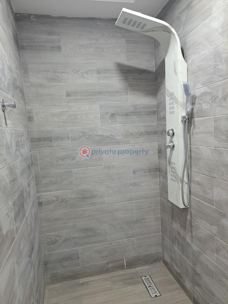 4 bedroom House For Sale Sakumono, Lashibi Community 14, Off Spintex Road,5min Drive From Junction Mall, Close To Sakumono Celebrity Golf Course. Lashibi Accra - 57