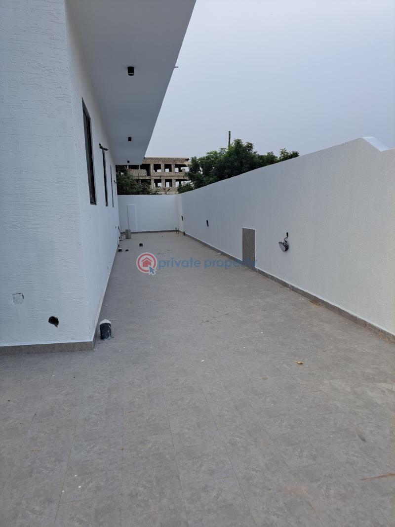 4 bedroom House For Sale Sakumono, Lashibi Community 14, Off Spintex Road,5min Drive From Junction Mall, Close To Sakumono Celebrity Golf Course. Lashibi Accra - 44