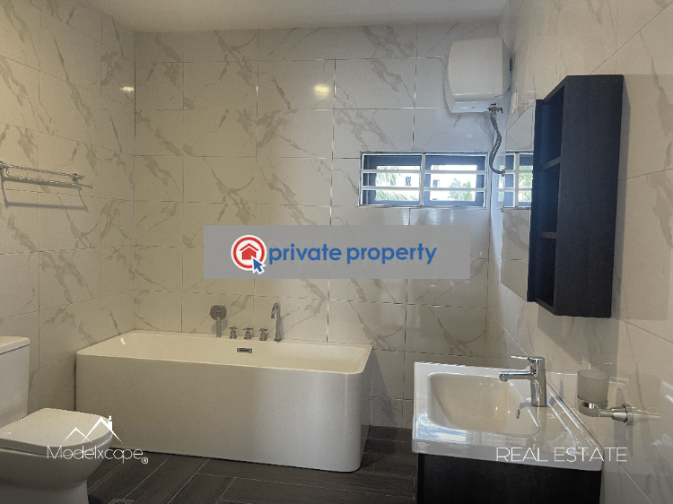 4 bedroom Townhouse For Sale &nbsp;spintex Community 16 Spintex Accra - 8