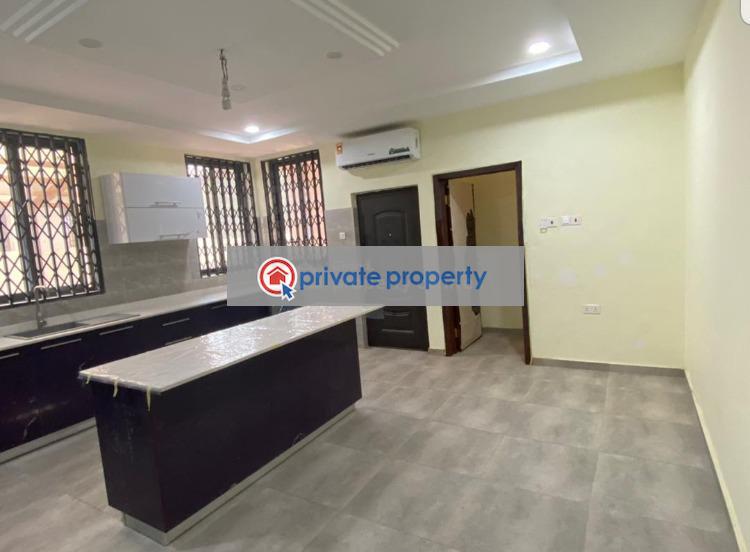 4 bedroom Townhouse For Sale &nbsp;lashibi Near Funeral Home Sakumono Tema Accra - 9
