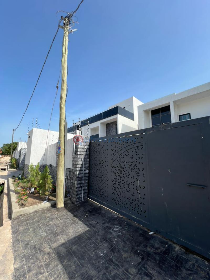 5 bedroom House For Sale Ogbojo East Legon Accra - 2