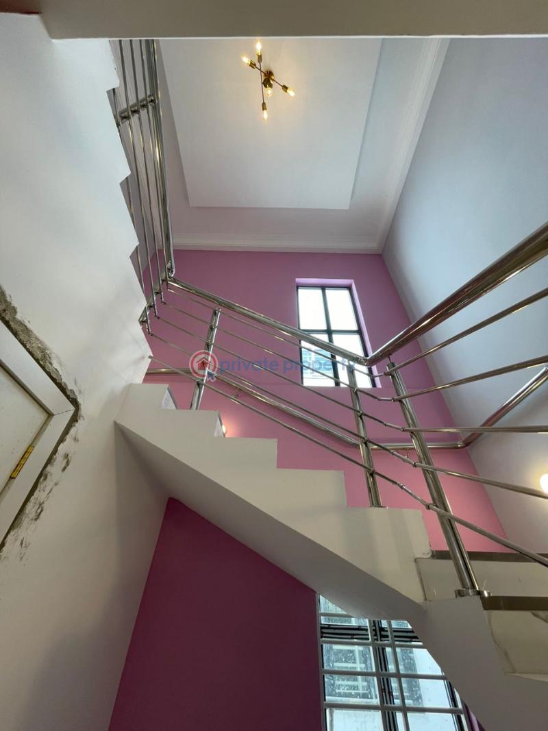 4 bedroom House For Sale Com 18 Comm 18 Spintex Accra - 11