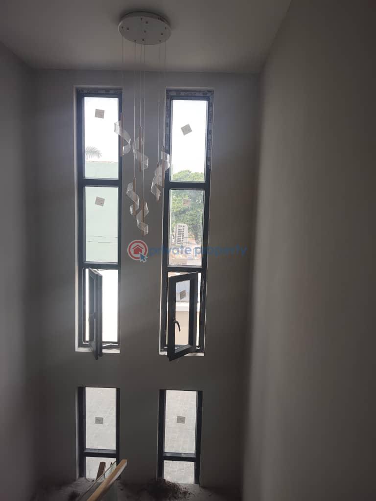 4 bedroom Townhouse For Sale Labone La Dade Kotopon Municipal Accra - 10