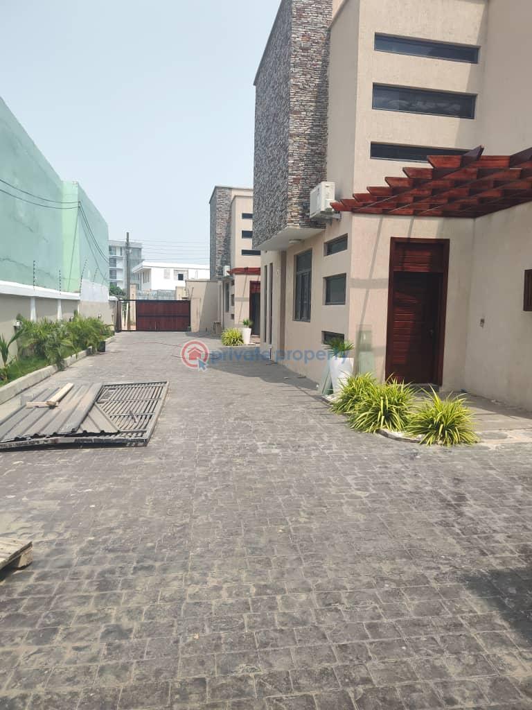4 bedroom Townhouse For Sale Labone La Dade Kotopon Municipal Accra - 1