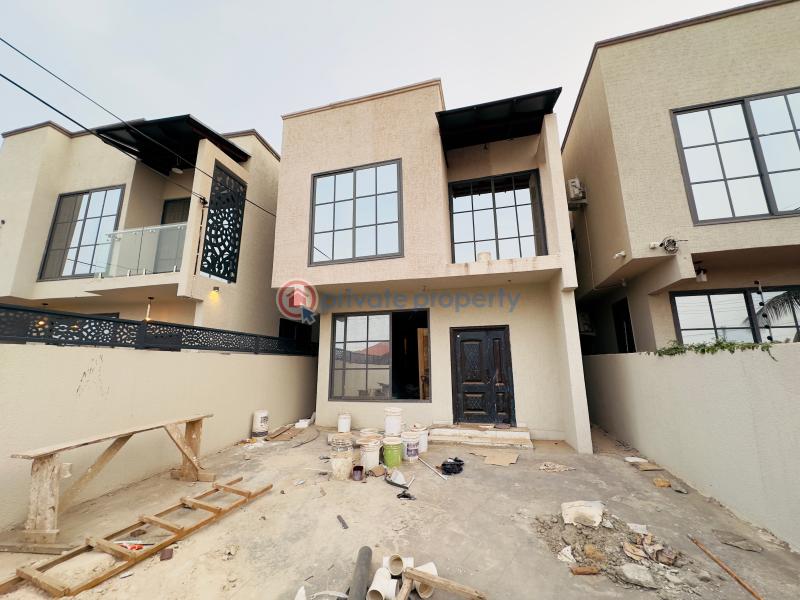 4 bedroom House For Sale Asphalt Road All Out Baatsonaa Spintex Accra - 11