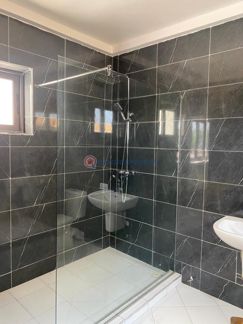 4 bedroom Detached Duplex For Sale Achimota Golf Course. Kingsby Hotel Street Achimota Accra - 4