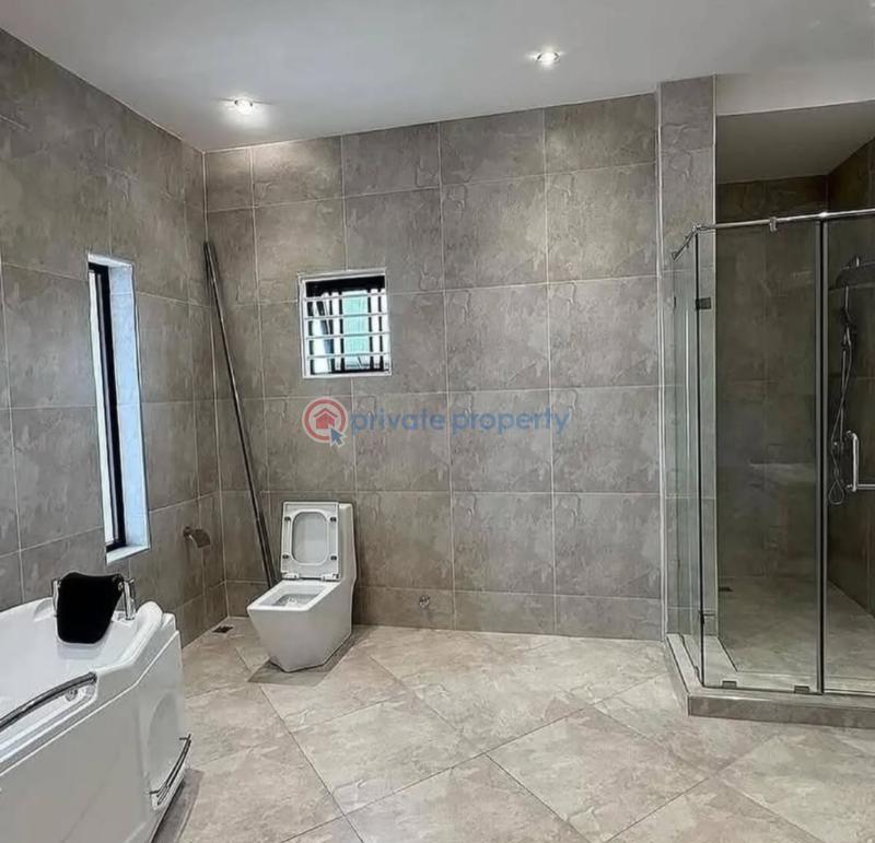 5 bedroom Detached Duplex For Sale Lakeside Estates. Adenta Municipal Accra - 3