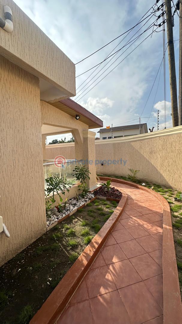 5 bedroom House For Rent Tesano Accra - 2