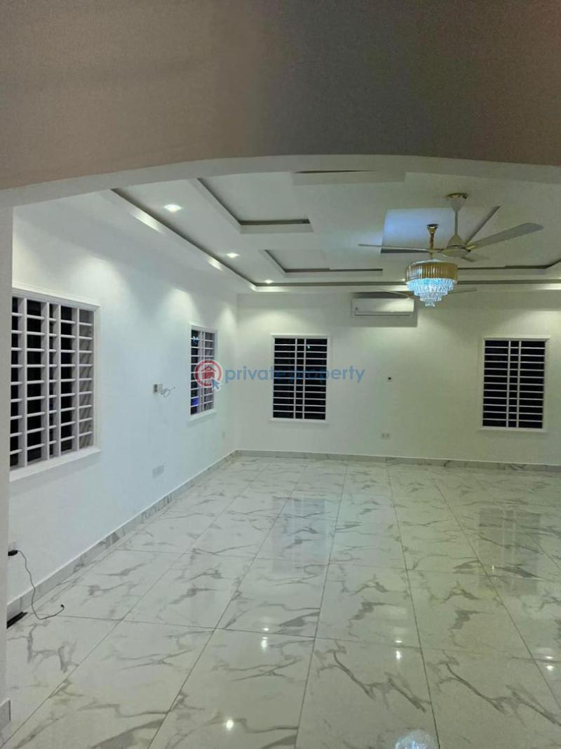 5 bedroom House For Sale Mile 7 Achimota Accra - 3