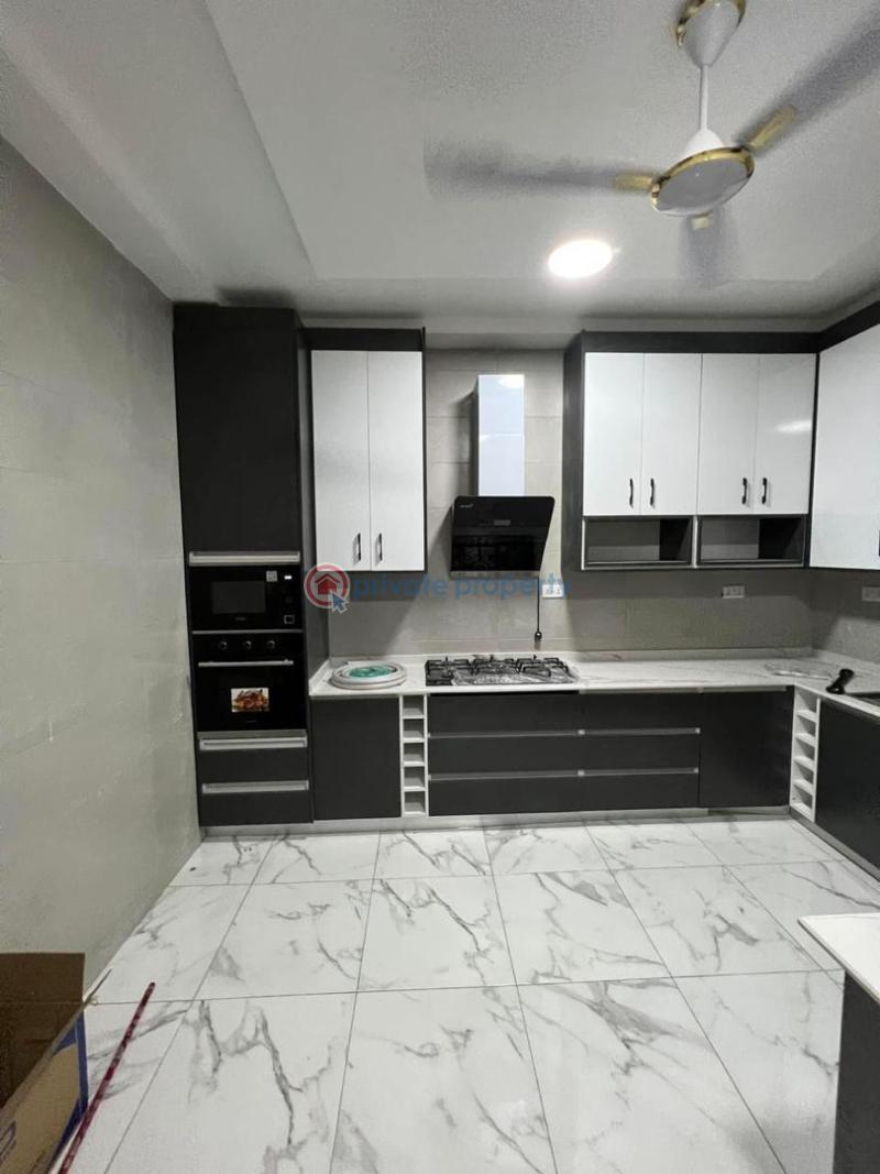5 bedroom House For Sale Mile 7 Achimota Accra - 4