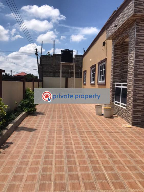 3 bedroom Semi detached Bungalow For Sale &nbsp;community 22 Annex Borla Junction. Community 22 Tema Accra - 3